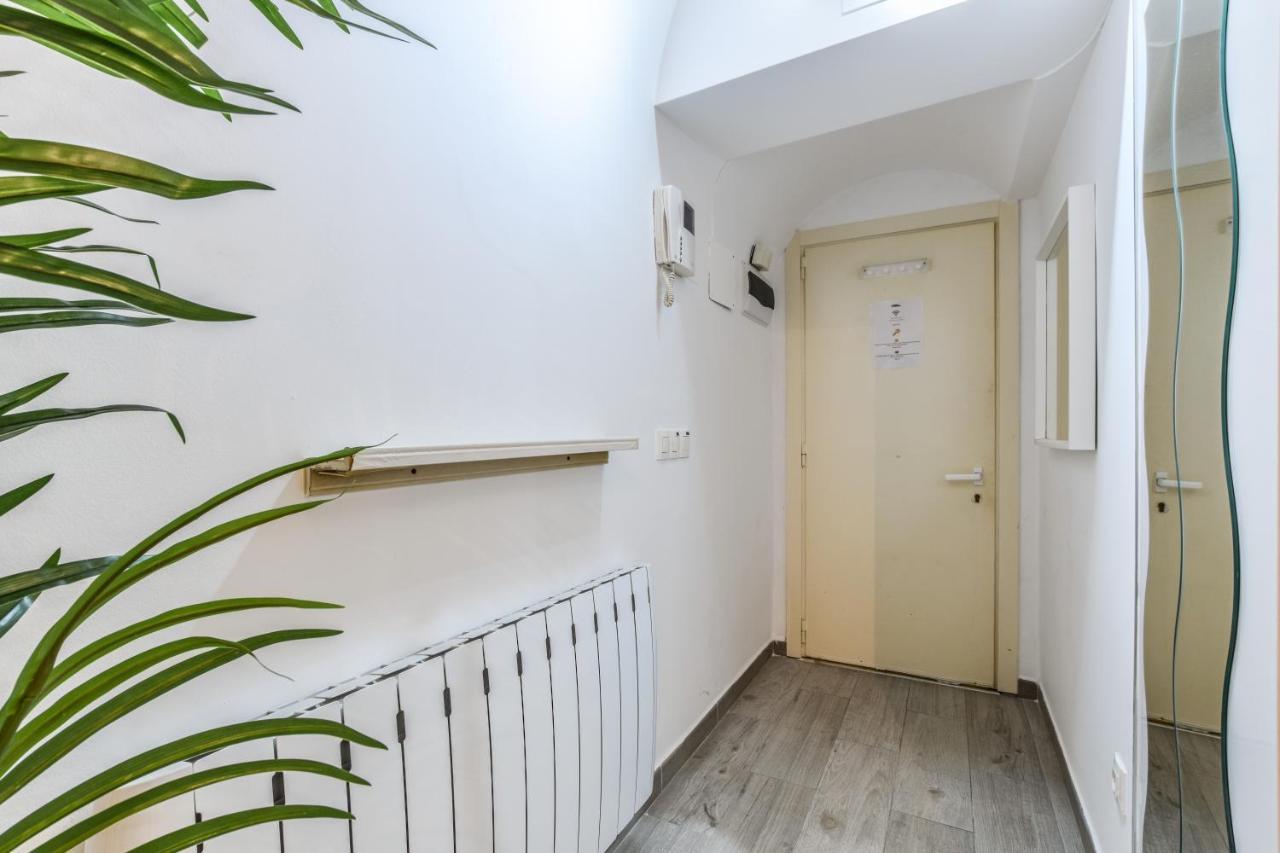 マドリードApartamento En Pleno Barrio De Las Letrasアパートメント エクステリア 写真